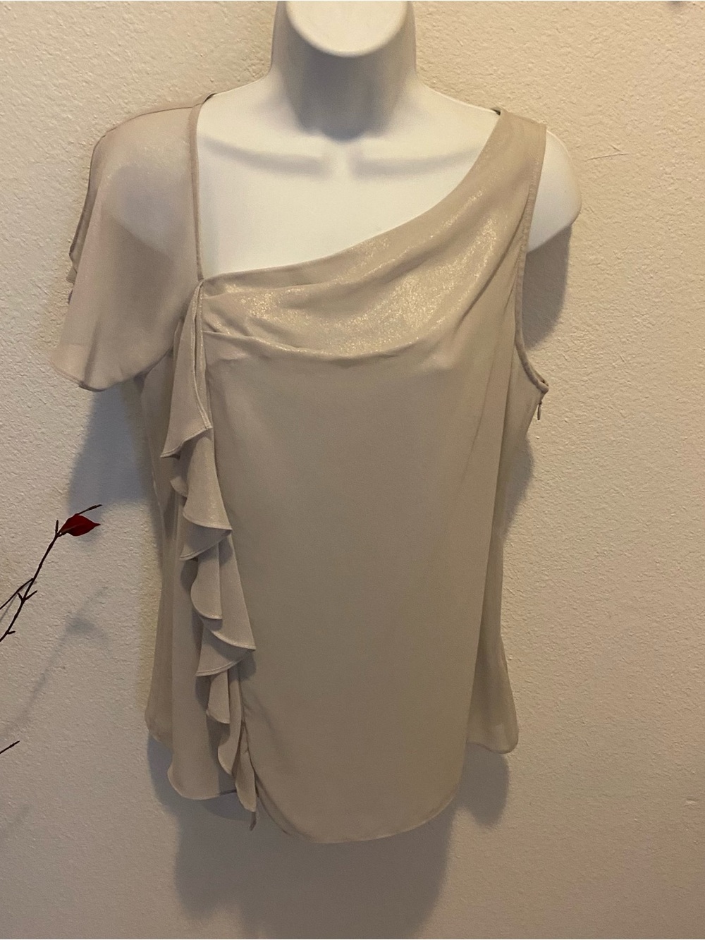 bebe silver shimmer side ruffle lined sleeveless blouse size small womens